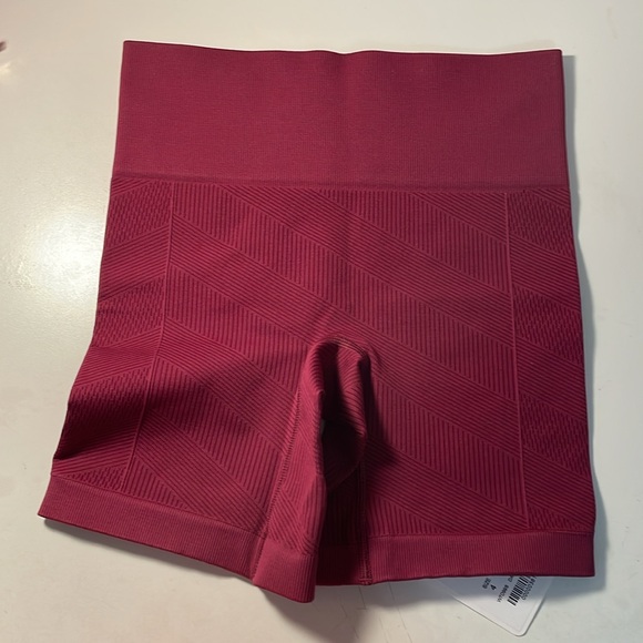 NWT magenta lululemon shorts - Picture 2 of 4